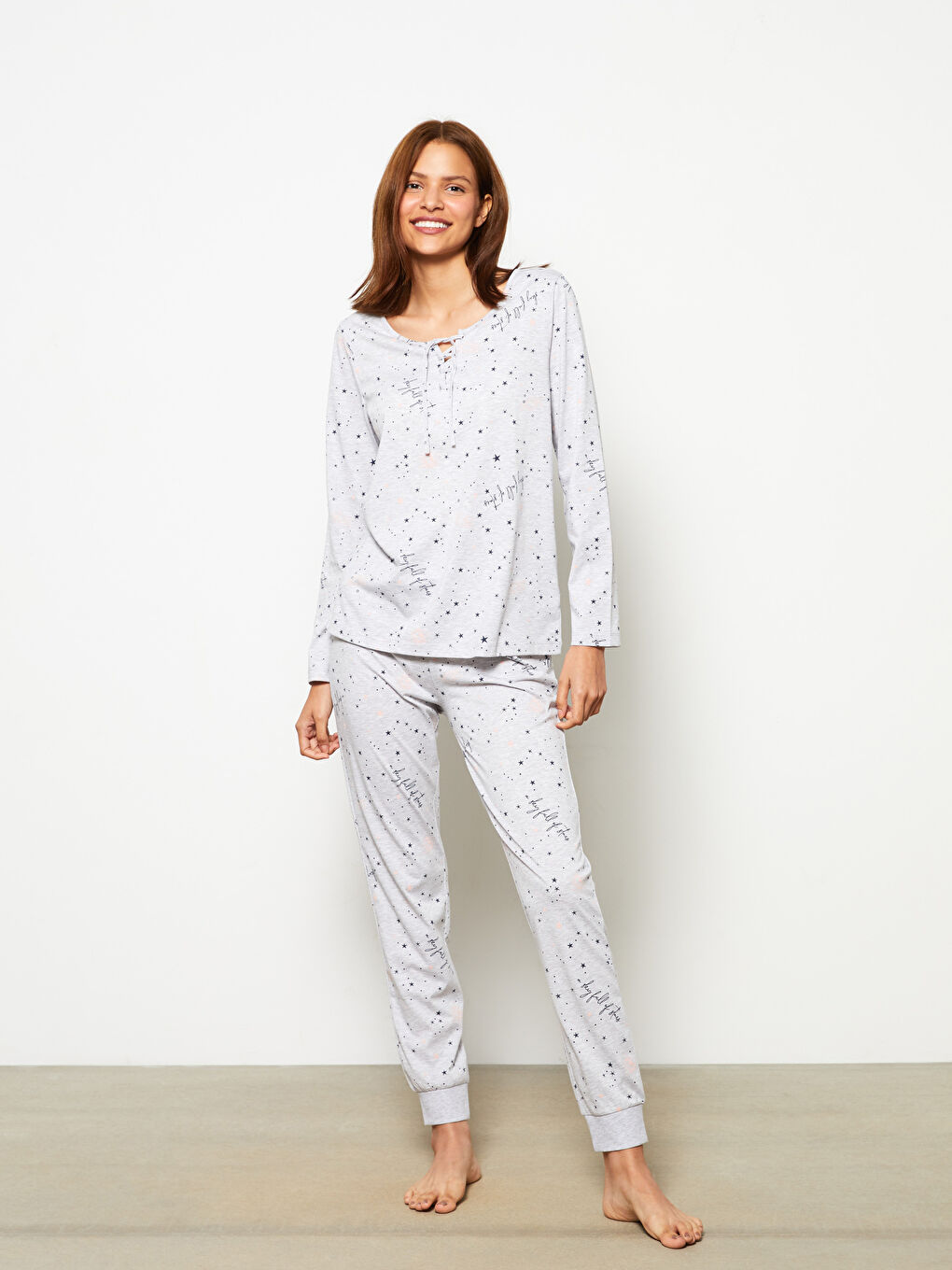 Gri Bağlamalı Yaka Desenli Kadın Pijama Takımı-2