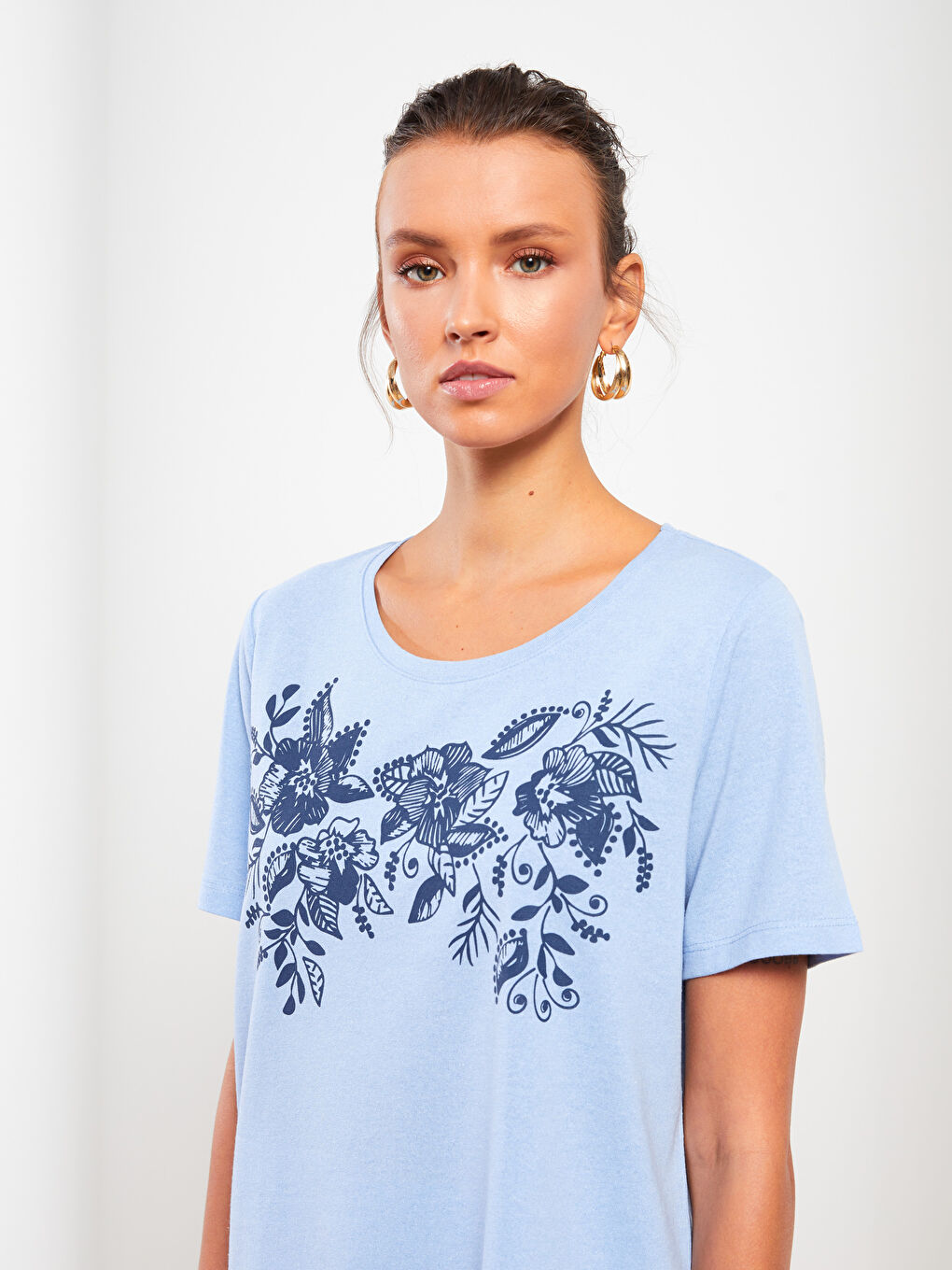 تيشيرت نسائي برقبة دائرية وأكمام قصيرة مطبوع-3