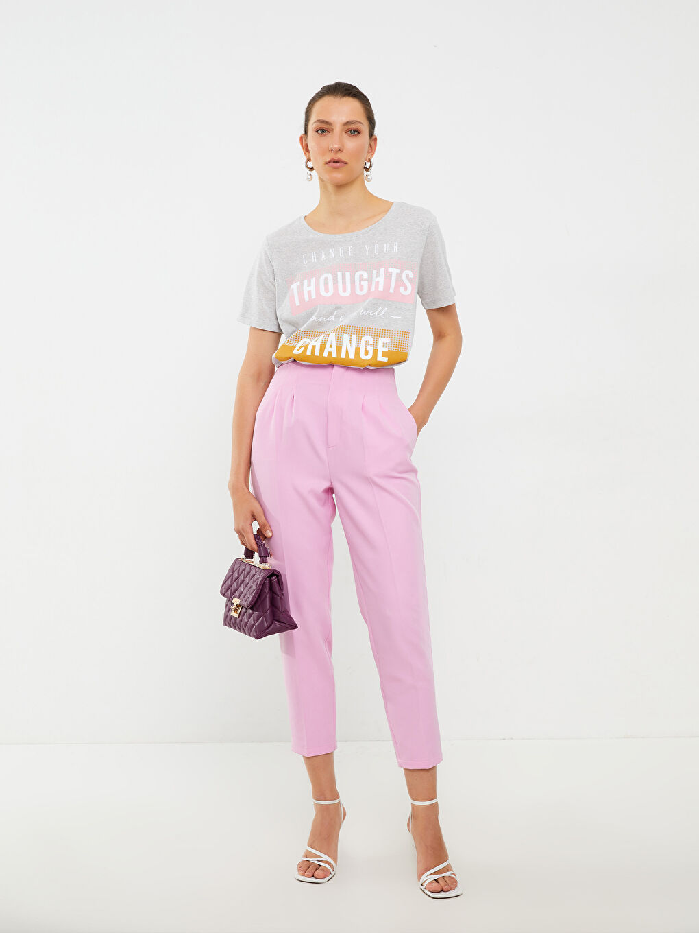 تيشيرت نسائي بأكمام قصيرة وياقة دائرية مطبوع