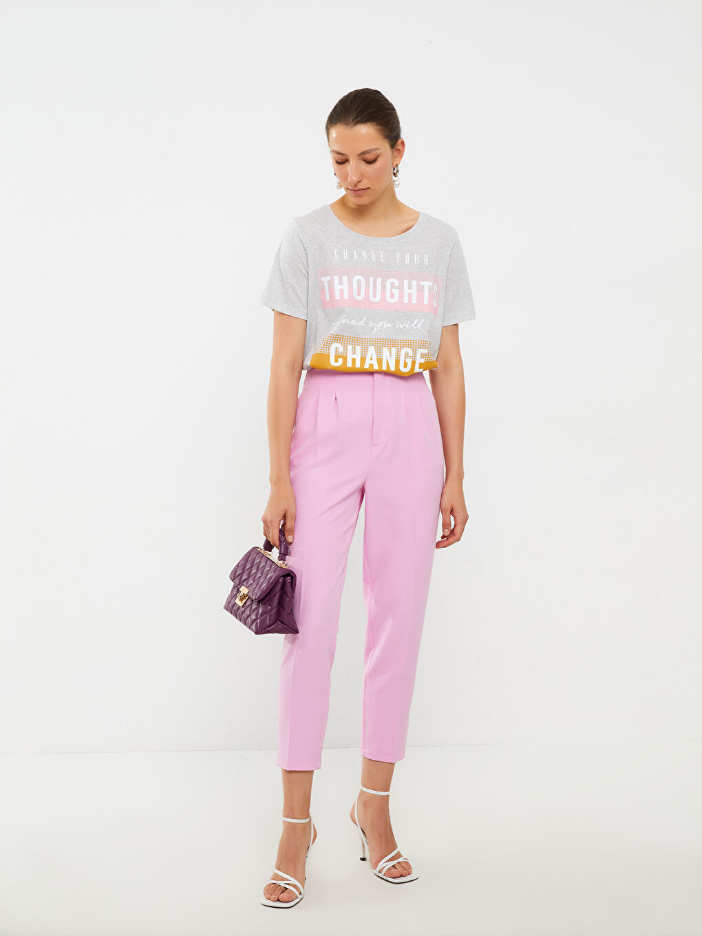 تيشيرت نسائي بأكمام قصيرة وياقة دائرية مطبوع-1