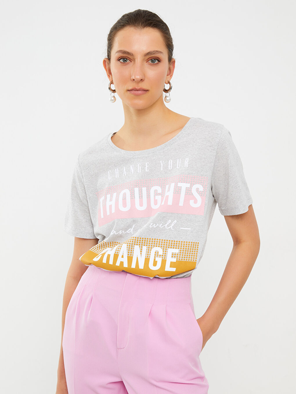 تيشيرت نسائي بأكمام قصيرة وياقة دائرية مطبوع-2