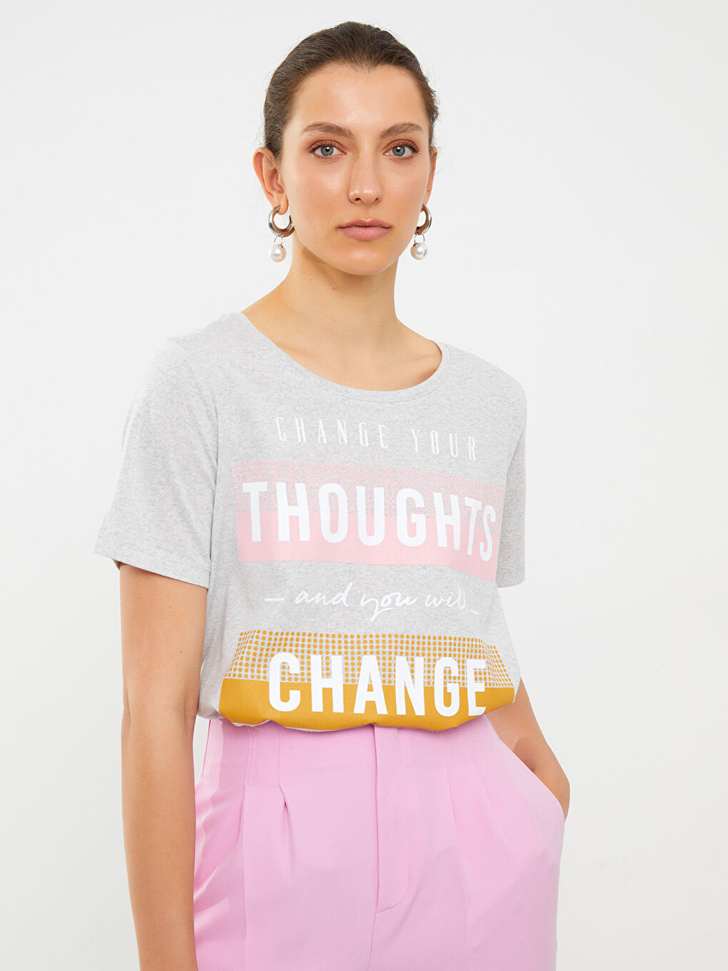 تيشيرت نسائي بأكمام قصيرة وياقة دائرية مطبوع-3