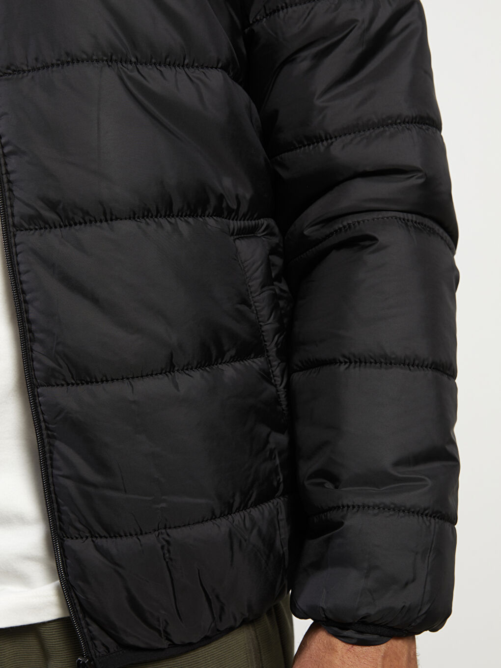 Siyah Standart Kalıp Kapüşonlu Erkek Şişme Mont-2