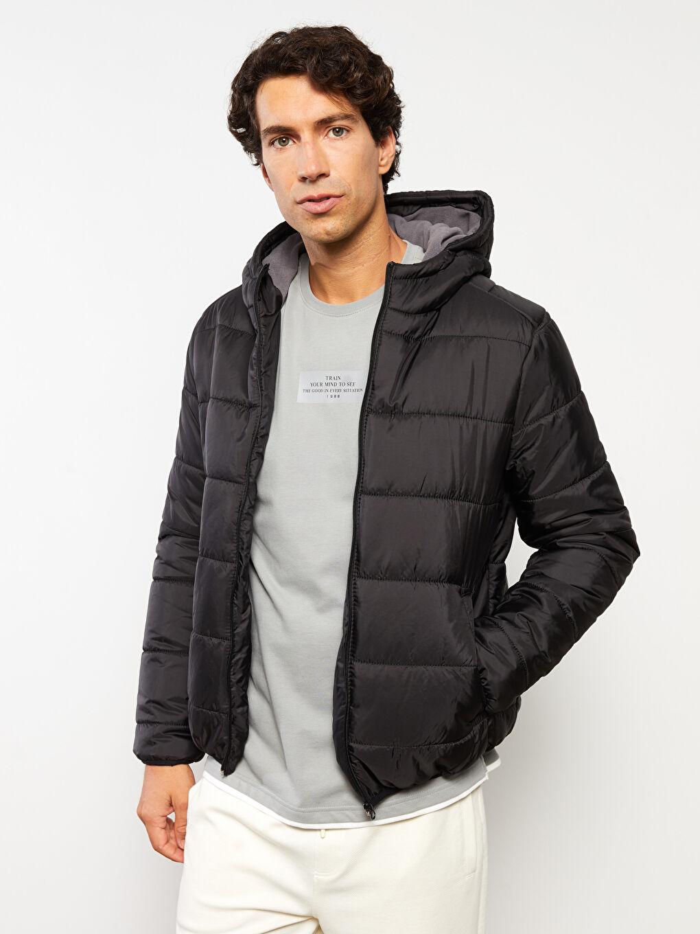 Siyah Standart Kalıp Kapüşonlu Erkek Şişme Mont