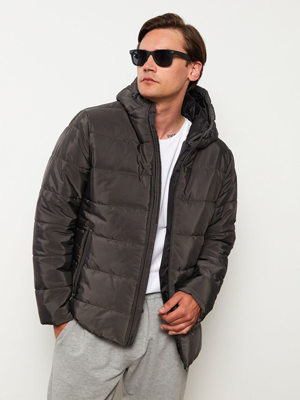 Antrasit Standart Kalıp Kapüşonlu Erkek Şişme Mont-1