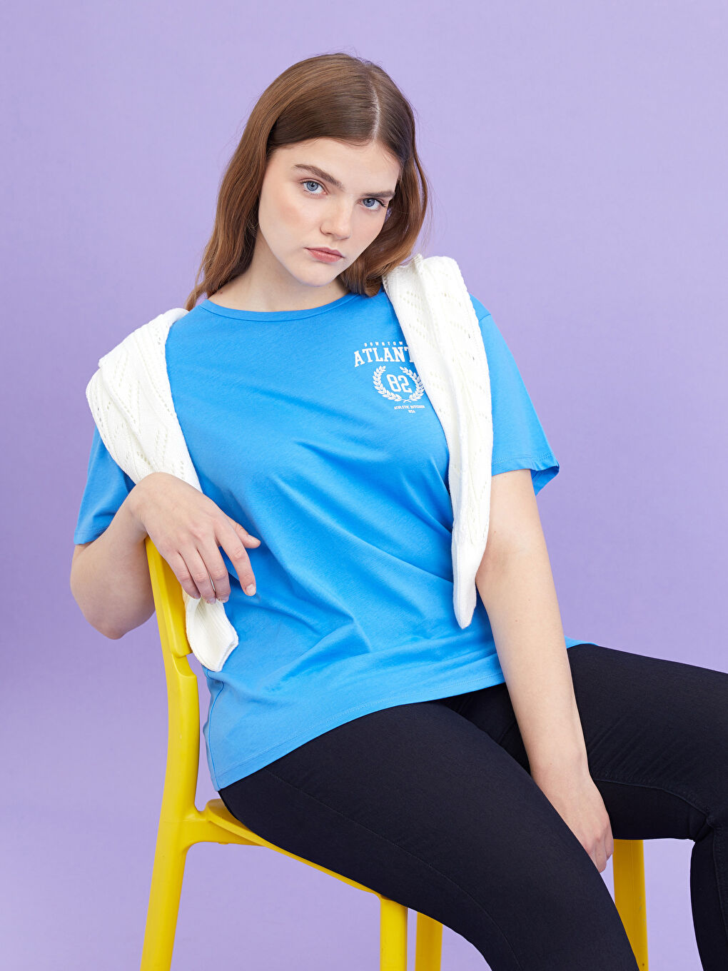 تیشێرتی گەردەن شل چاپکراوی قۆڵ کورت کەتانی بۆ ژنان