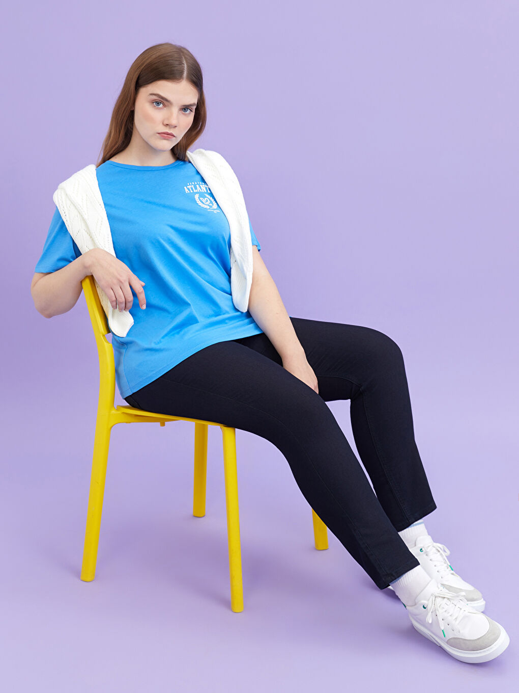 تیشێرتی گەردەن شل چاپکراوی قۆڵ کورت کەتانی بۆ ژنان-2