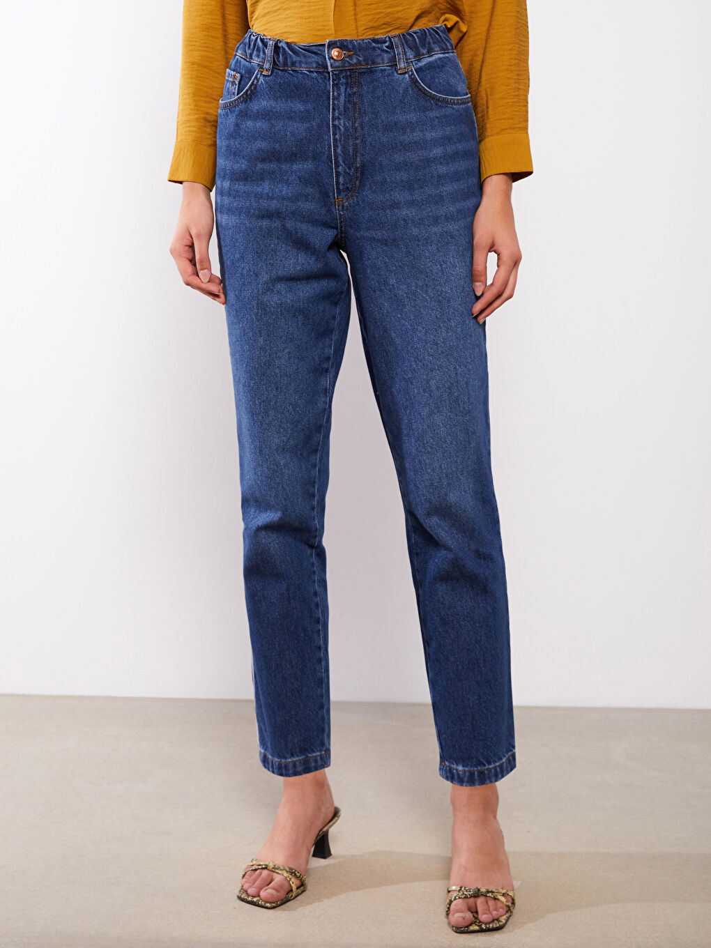 LCWAIKIKI Classic Women's Wideleg Straight Jeans -W26655Z8-H45