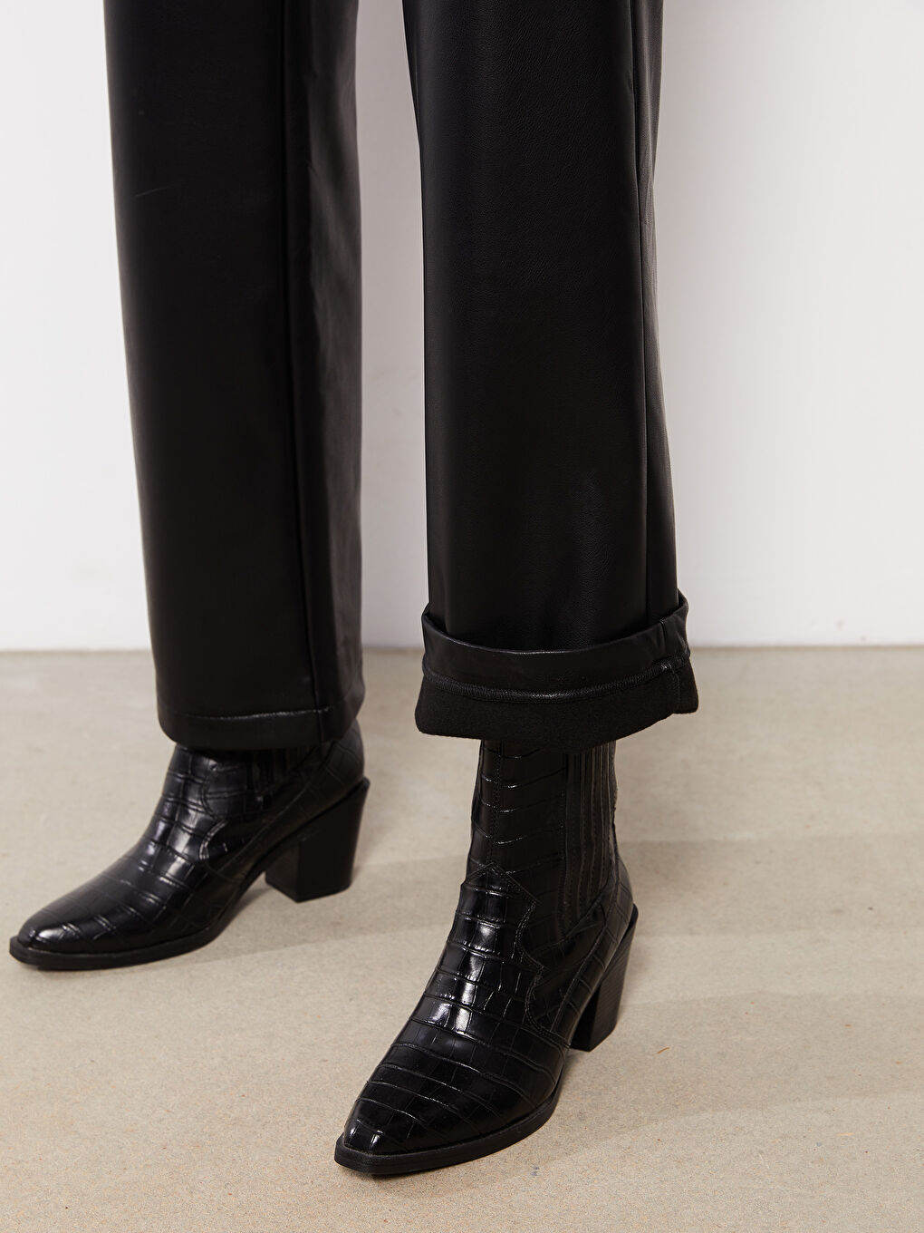 LCW Vision Schlank Geschnittene Kunstleder-Hose für Damen -W26713Z8-E0N