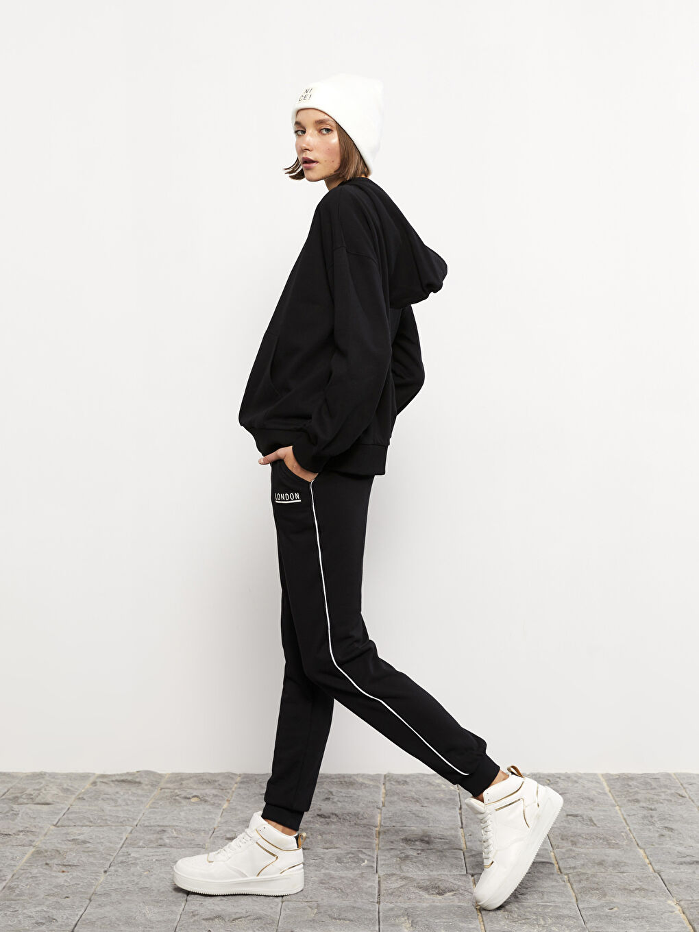 LCW Vision Bedruckte Jogginghose mit elastischem Bund für Damen -W26748Z8-RQN