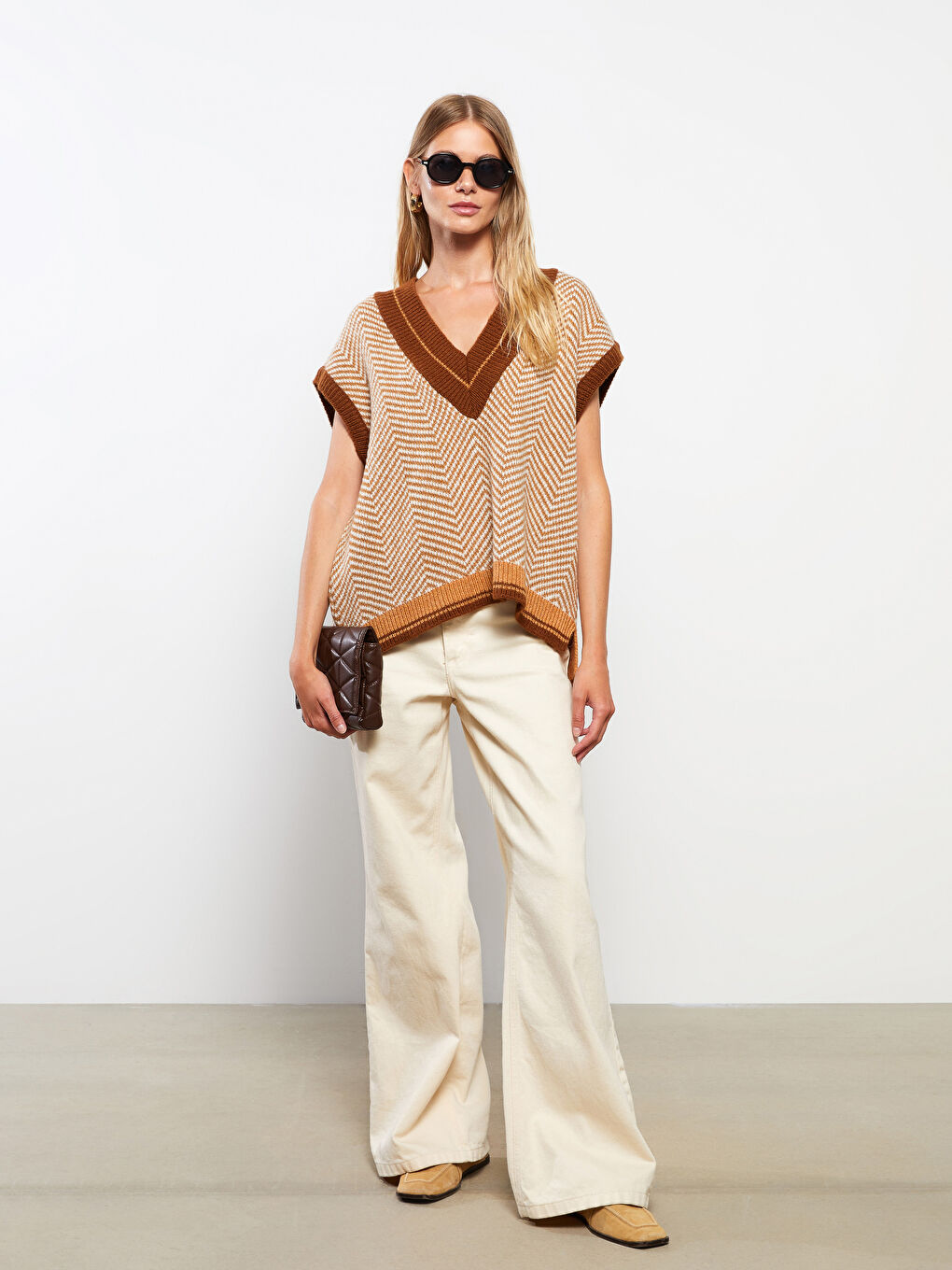 Bej V Yaka Desenli Kadın Triko Süveter