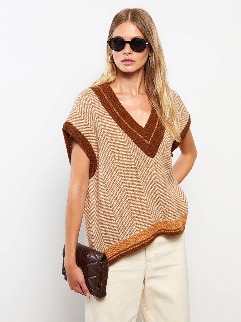 Bej V Yaka Desenli Kadın Triko Süveter-1