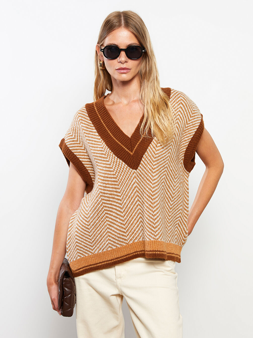 Bej V Yaka Desenli Kadın Triko Süveter-2