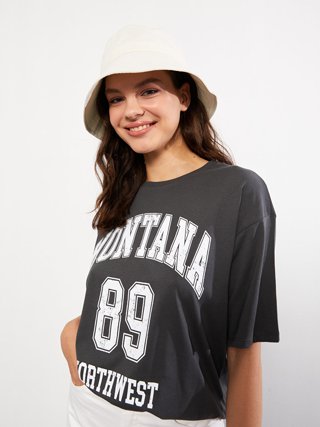 Antrasit Bisiklet Yaka Baskılı Kısa Kollu Pamuklu Kadın Tişört-1