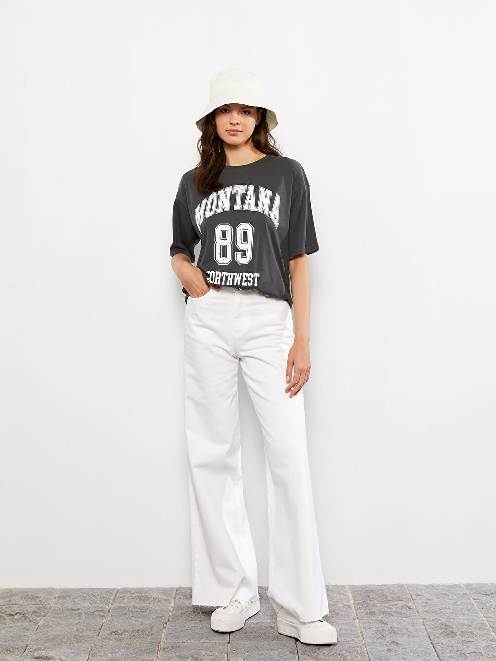 Antrasit Bisiklet Yaka Baskılı Kısa Kollu Pamuklu Kadın Tişört-2