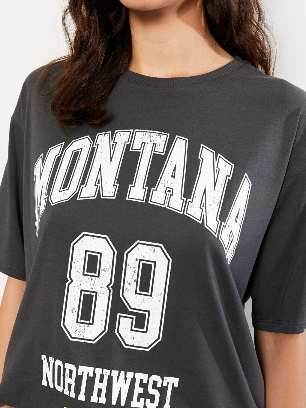 Antrasit Bisiklet Yaka Baskılı Kısa Kollu Pamuklu Kadın Tişört-3