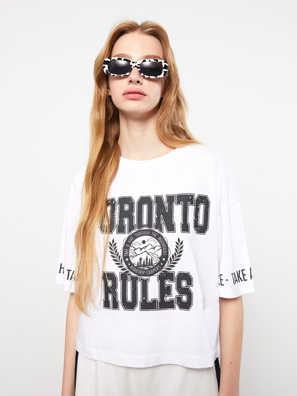 Crew Neck Printed Short Sleeve Women's Crop Top