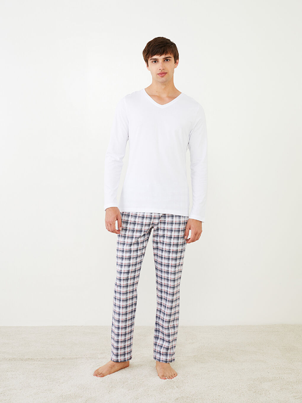 Beyaz V Yaka Uzun Kollu Erkek Atlet-2