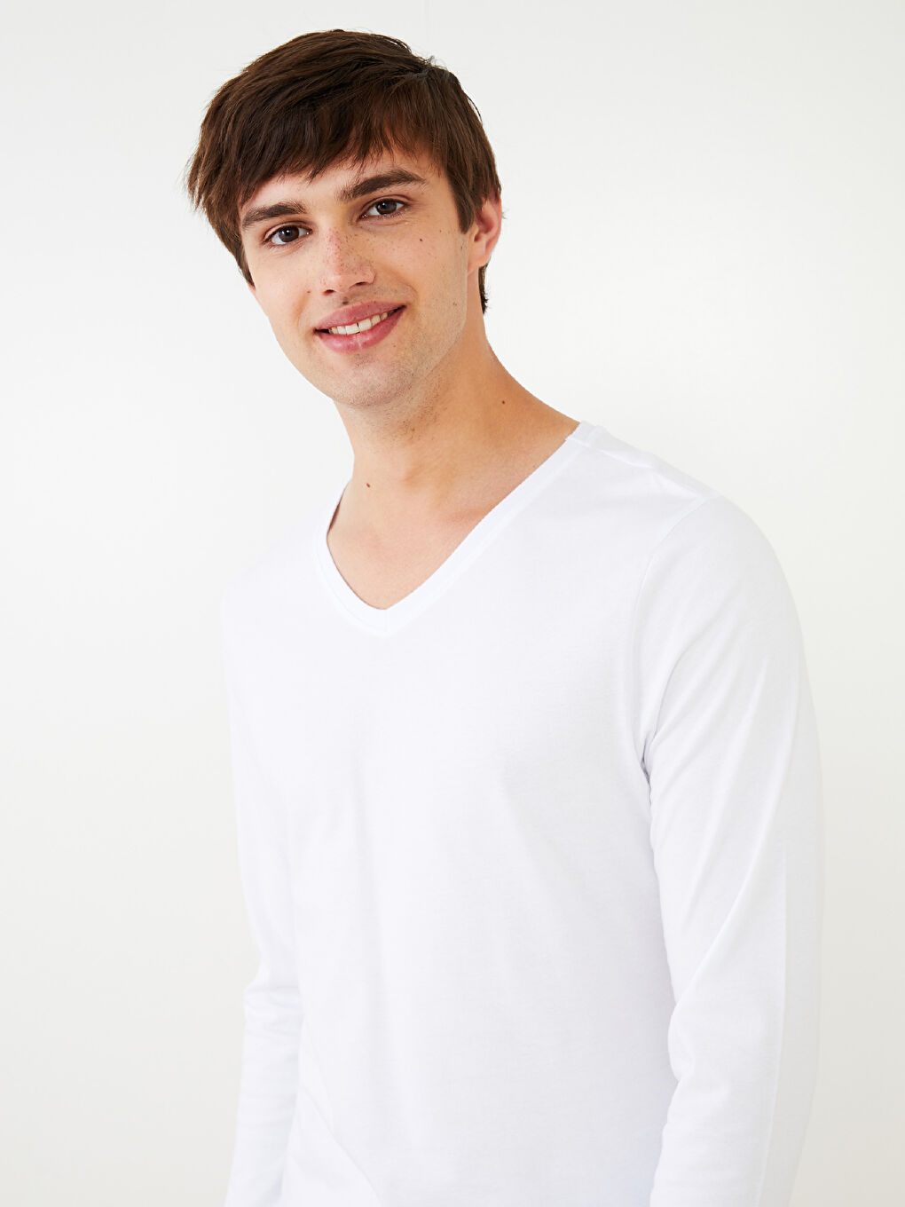 Beyaz V Yaka Uzun Kollu Erkek Atlet-3