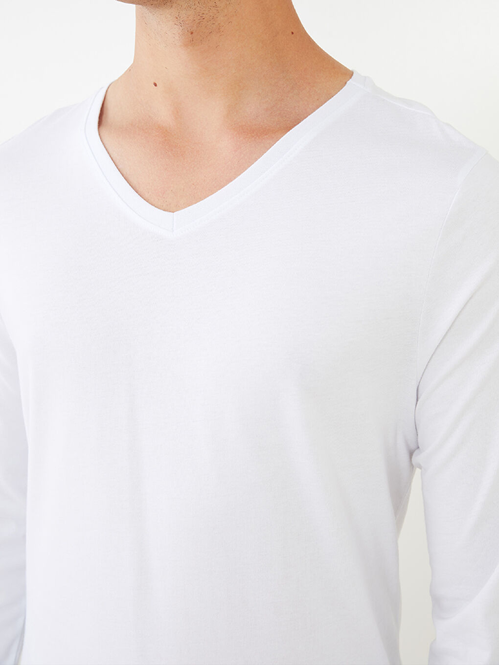 Beyaz V Yaka Uzun Kollu Erkek Atlet-4