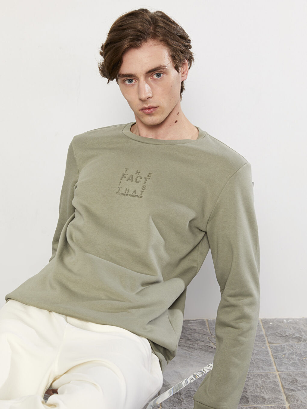 LCW Casual Açık Haki Bisiklet Yaka Uzun Kollu Baskılı Erkek Sweatshirt