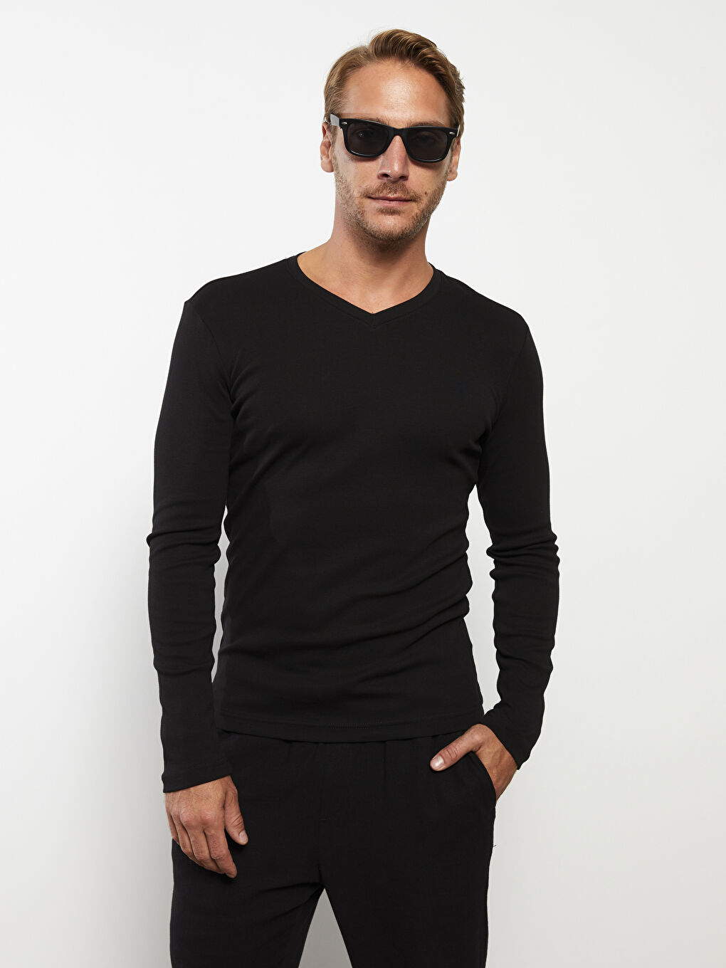 Siyah V Yaka Uzun Kollu Penye Erkek Tişört-1