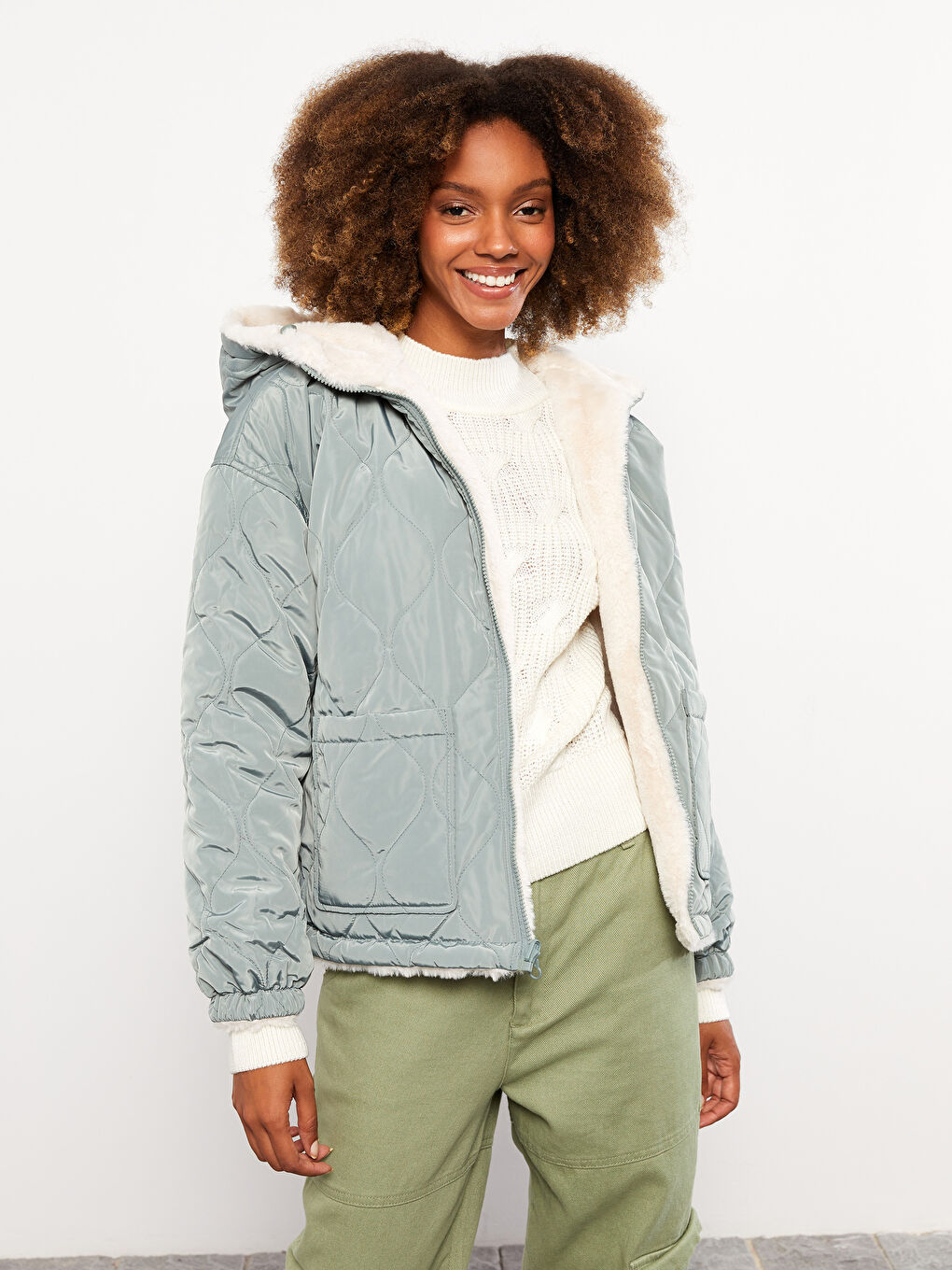 Haki Kapüşonlu Düz Uzun Kollu Cep Detaylı Çift Taraflı Kadın Mont-1