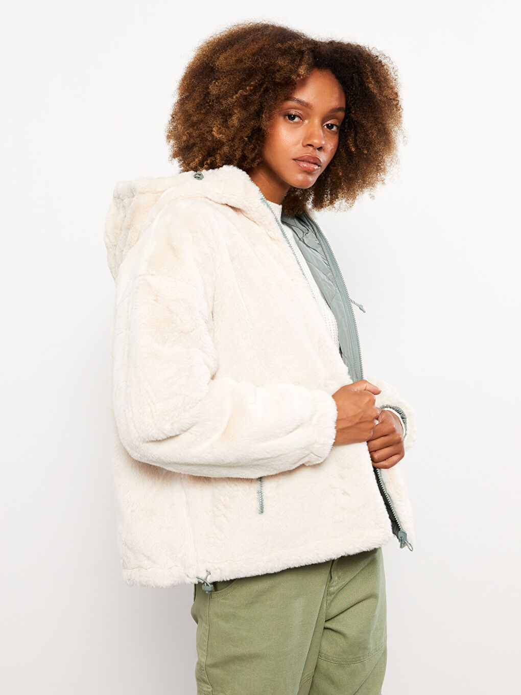 Haki Kapüşonlu Düz Uzun Kollu Cep Detaylı Çift Taraflı Kadın Mont-2