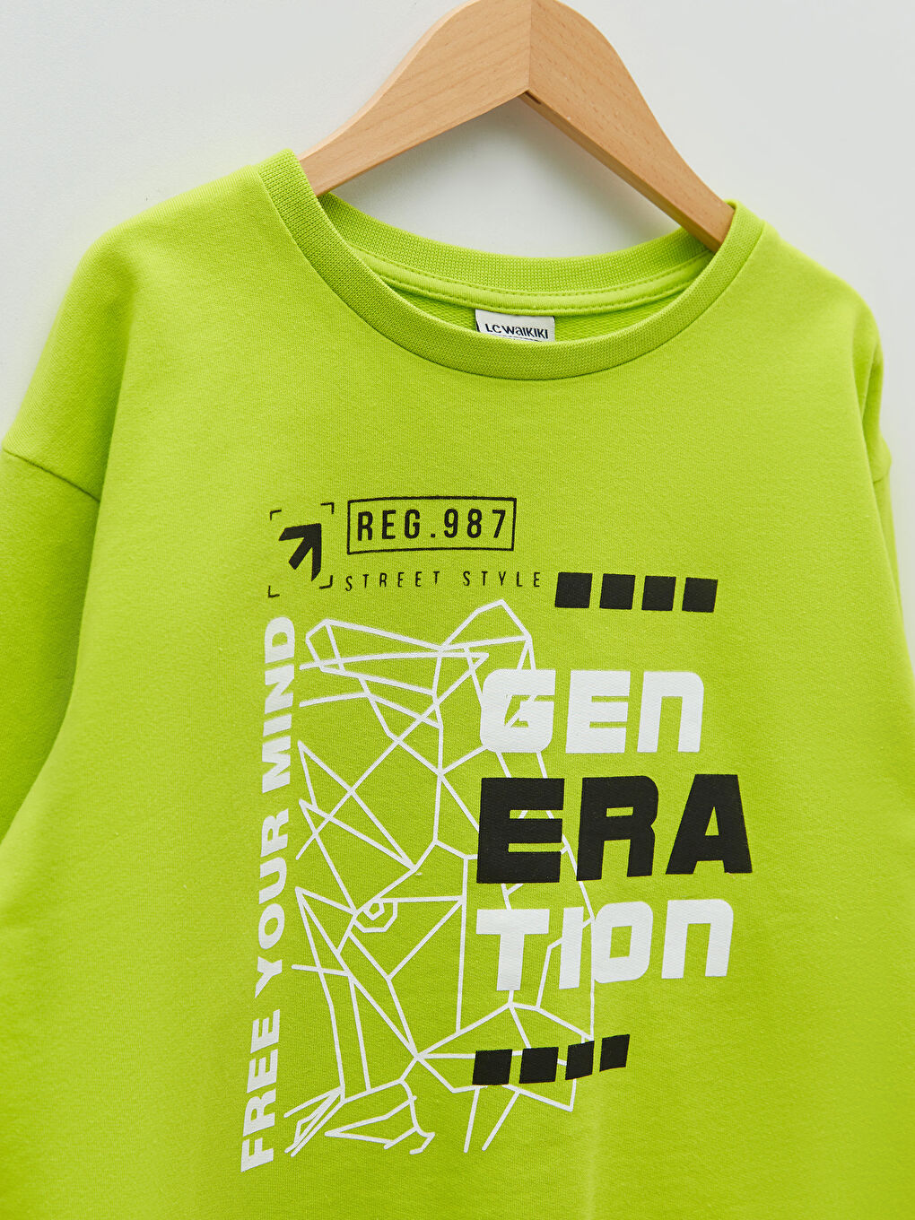 LCW ECO Rundhalsausschnitt Bedruckt Langarm Sweatshirt für Jungen -W27192Z4-FXG