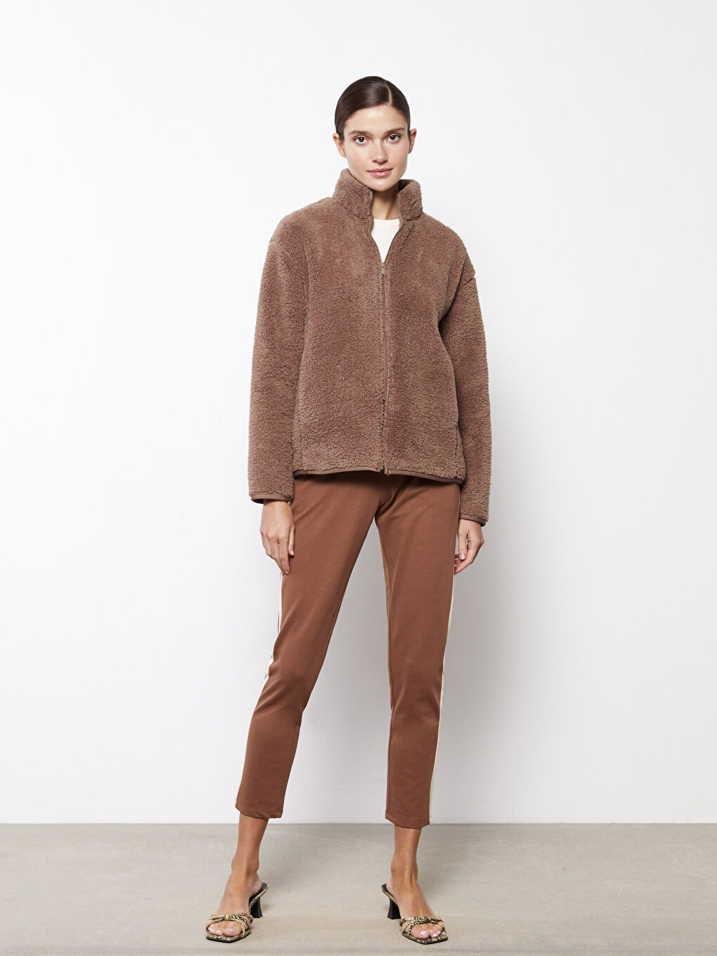 LCWAIKIKI Basic Dik Yaka Düz Uzun Kollu Polar Kadın Spor Hırka -W27193Z8-GD9