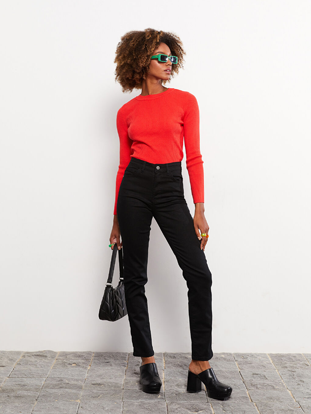 Siyah Yüksek Bel Slim Fit Düz Cep Detaylı Kadın Rodeo Jean Pantolon-1