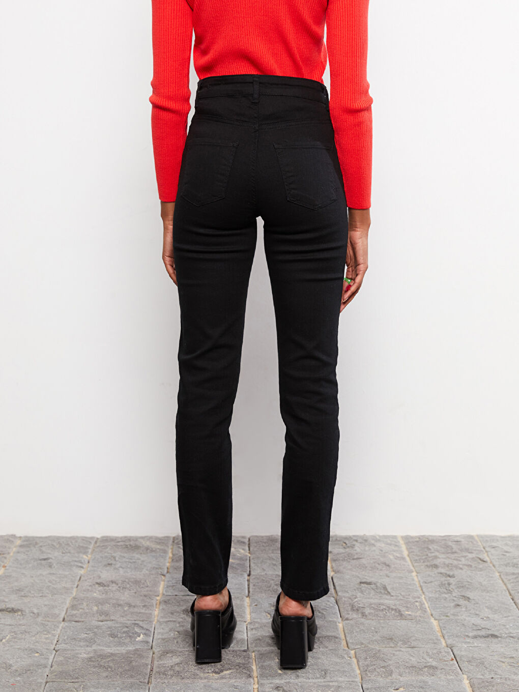 Siyah Yüksek Bel Slim Fit Düz Cep Detaylı Kadın Rodeo Jean Pantolon-4