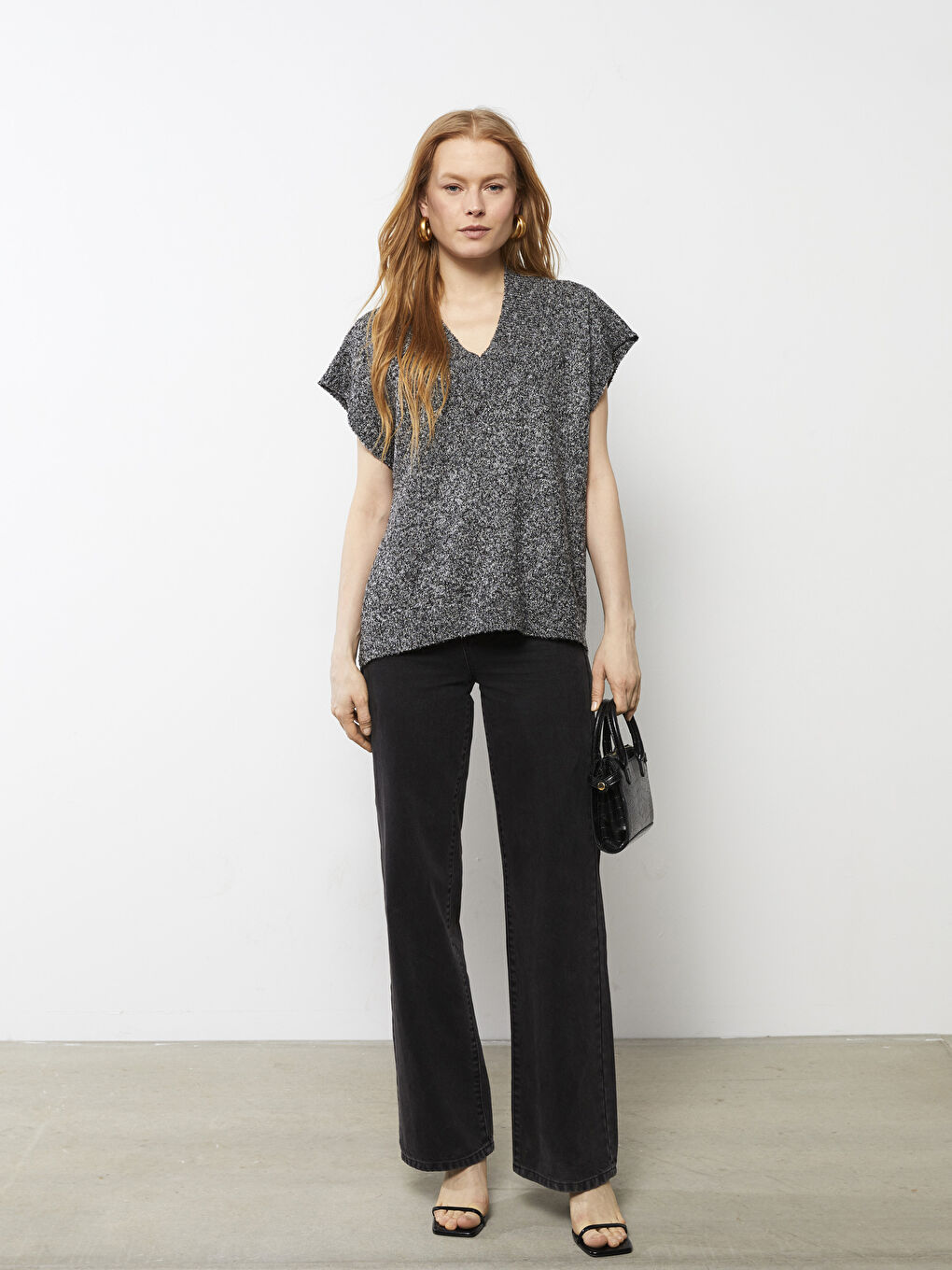 سترة فيست تريكو بياقة على شكل حرف V سادة للسيدات-2