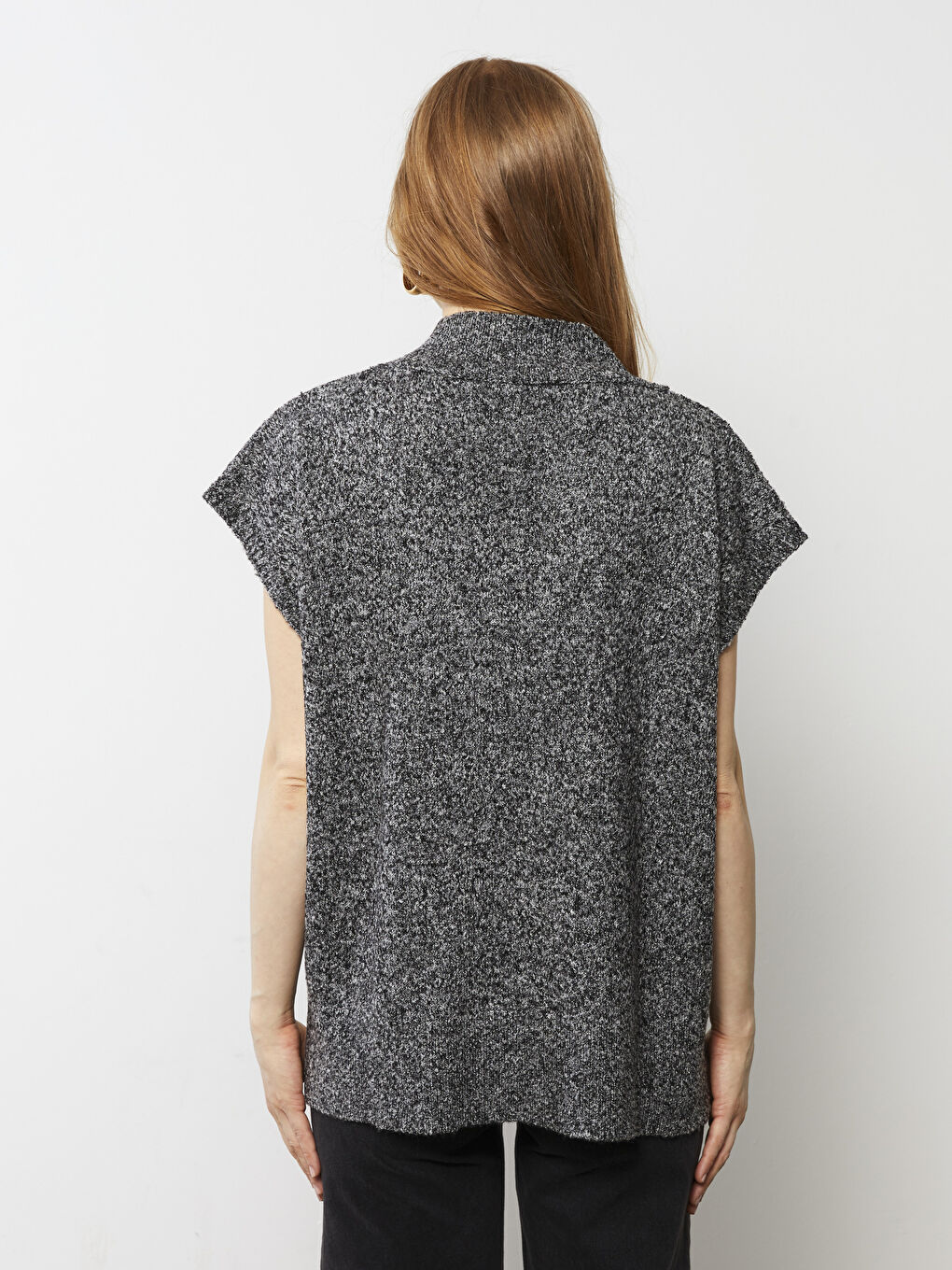 سترة فيست تريكو بياقة على شكل حرف V سادة للسيدات-4