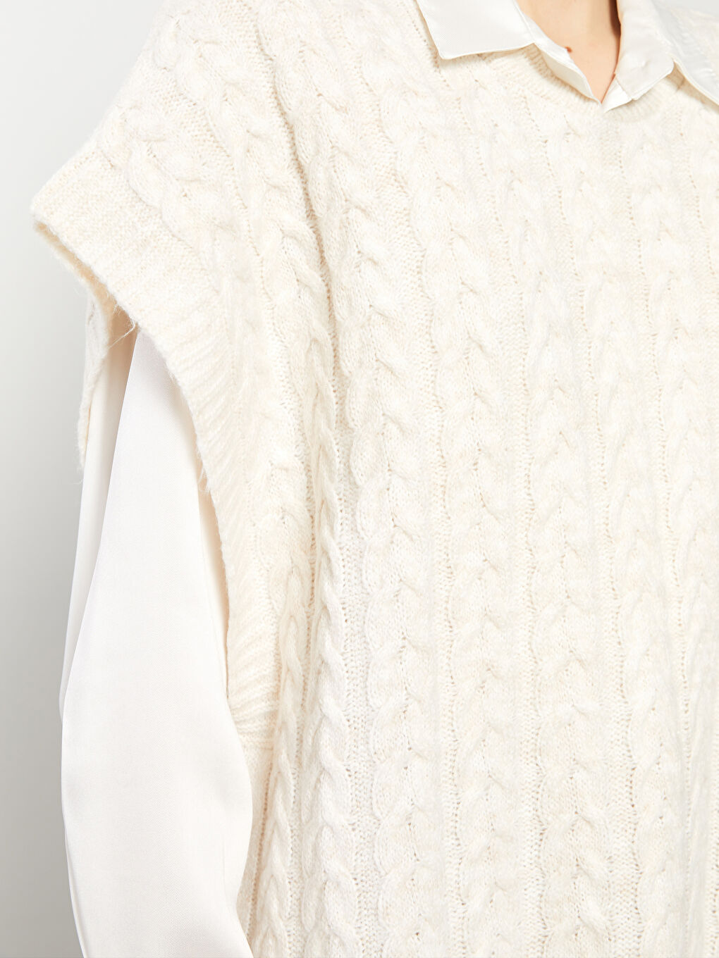 LCWAIKIKI Basic College Neck Self Patterned Women's Tricot Sweater -W27378Z8-R9J