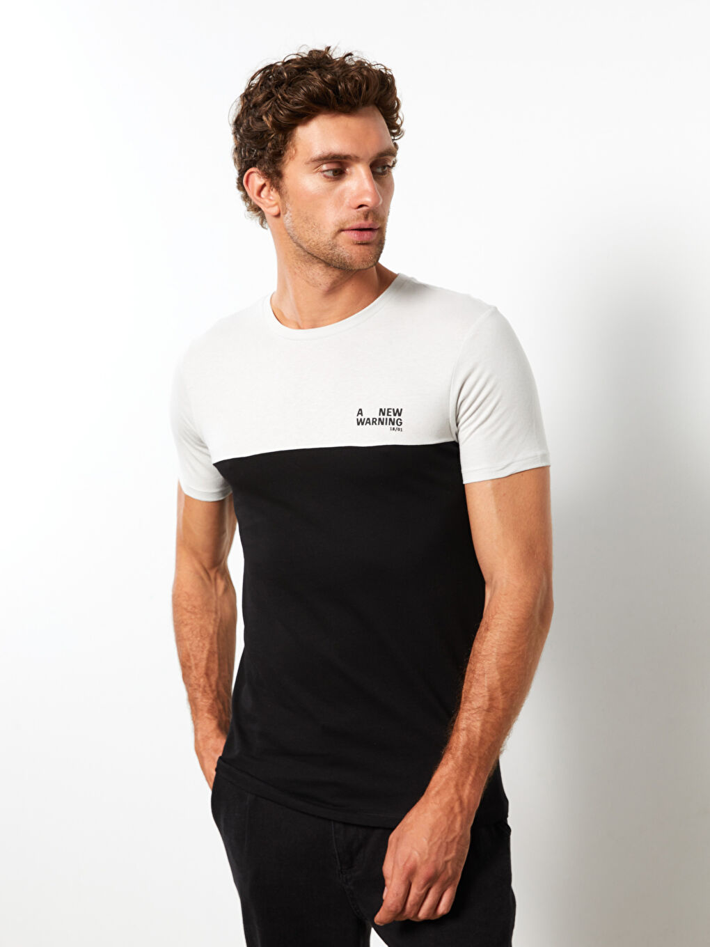 Siyah Bisiklet Yaka Kısa Kollu Renk Bloklu Penye Erkek Tişört