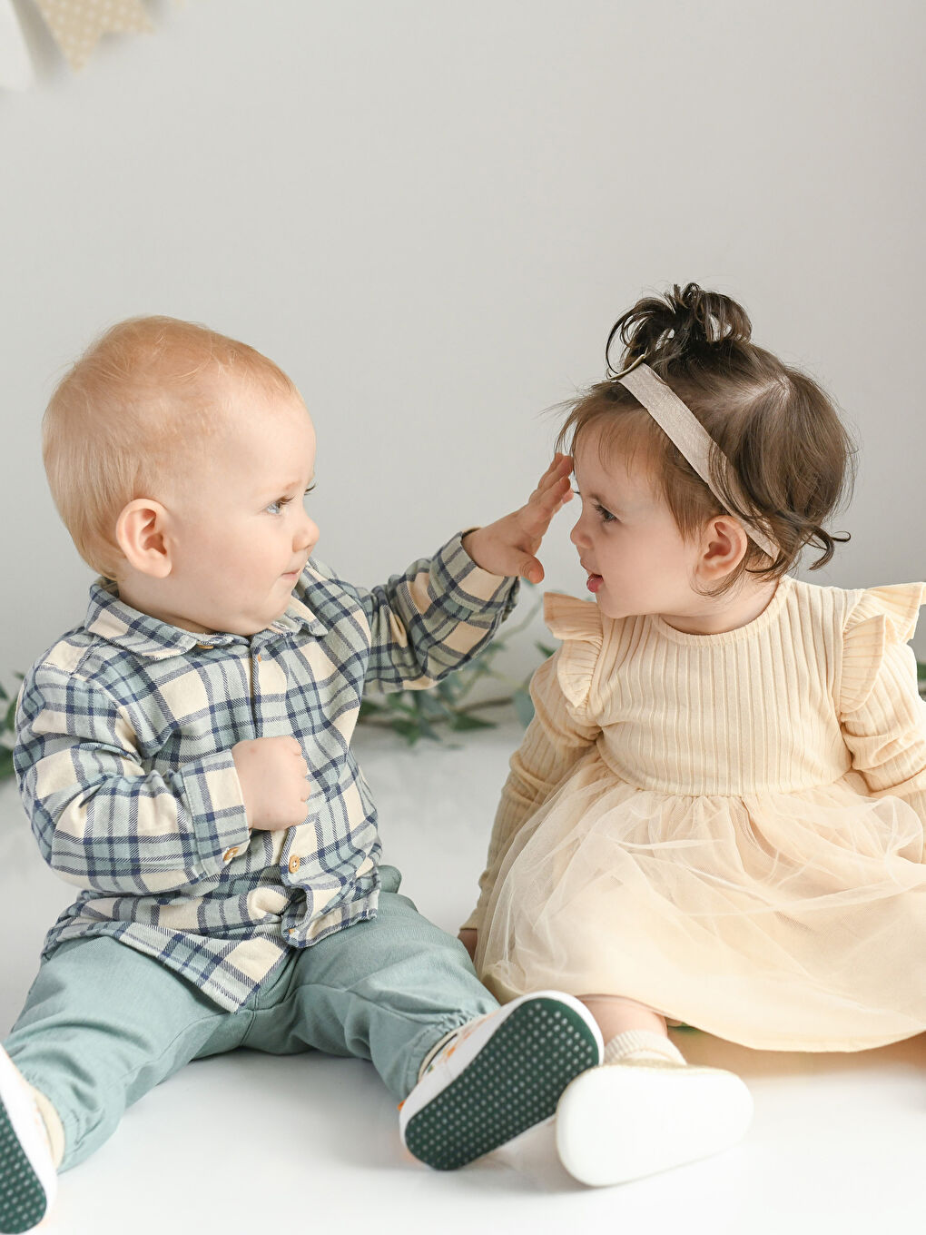 Bej Uzun Kollu Ekose Desenli Erkek Bebek Gömlek ve Pantolon 2'li Takım