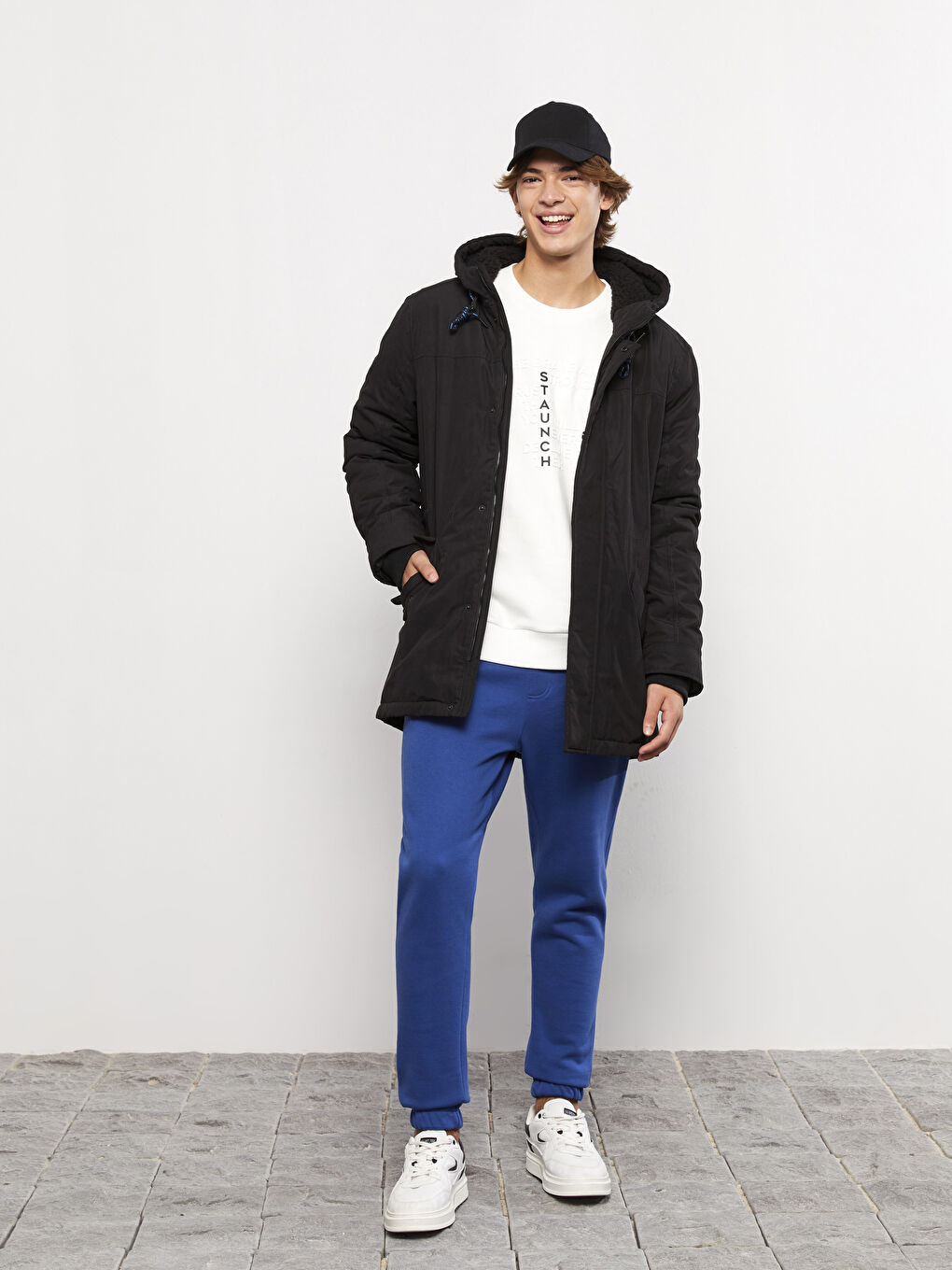 Siyah Standart Kalıp Kapüşonlu Erkek Parka