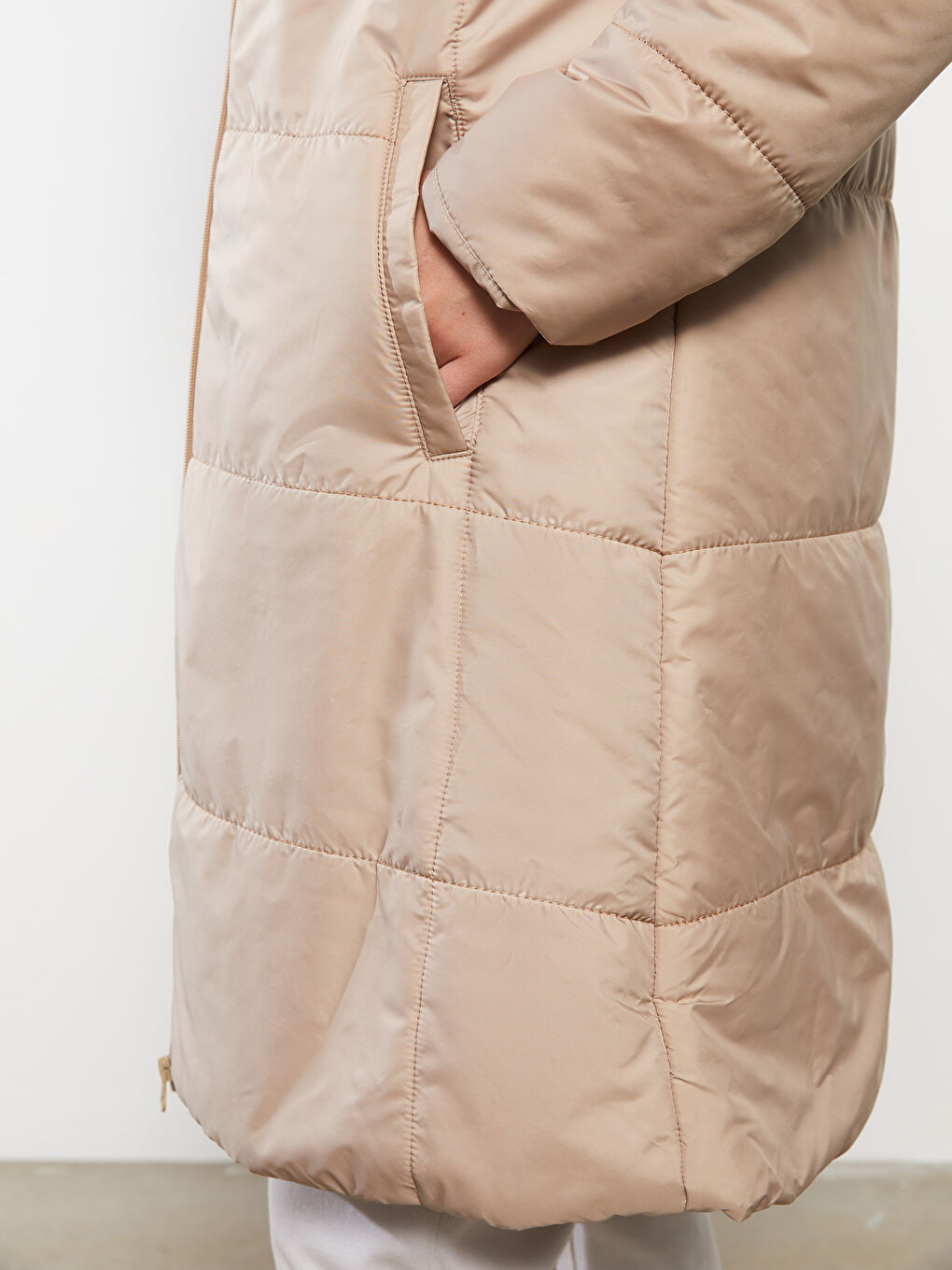 Дамско Палто с Качулка, Изчистен Дизайн-3