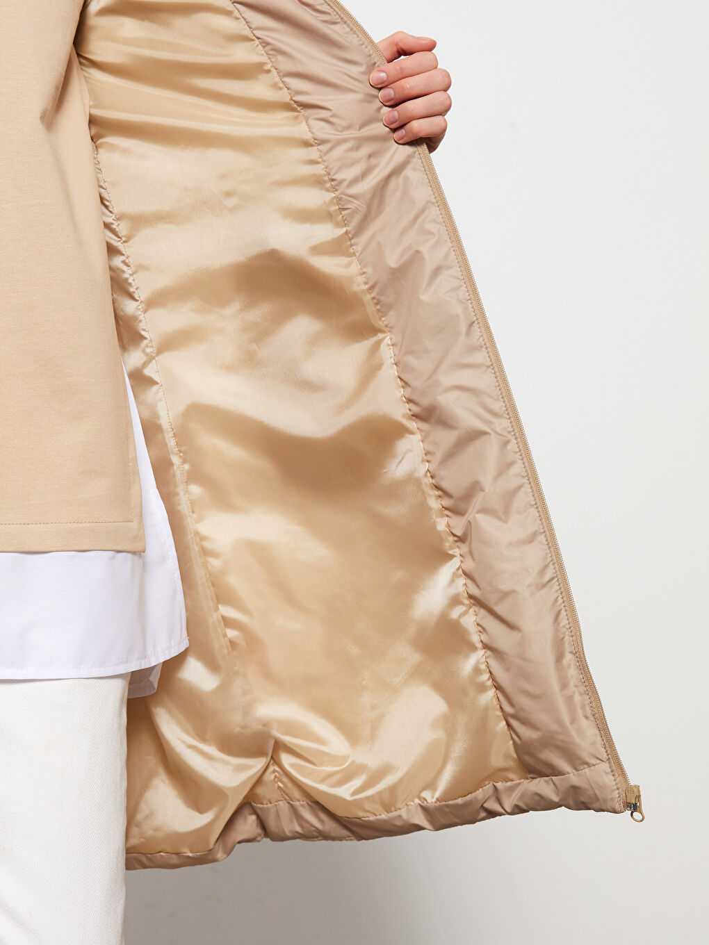 Дамско Палто с Качулка, Изчистен Дизайн-4