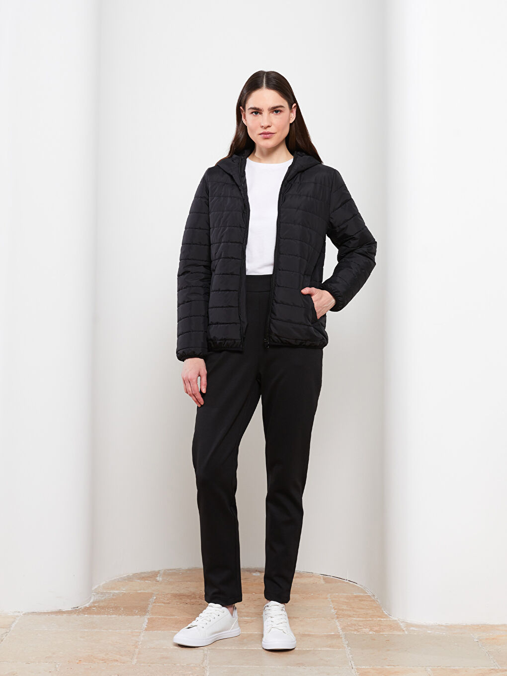 Siyah Kadın Kapüşonlu Düz Mont-1