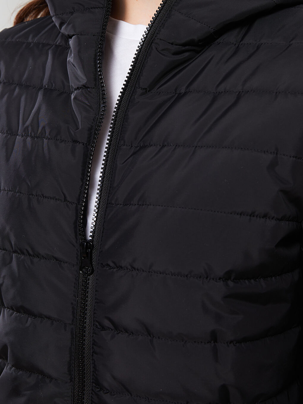 Siyah Kadın Kapüşonlu Düz Mont-4