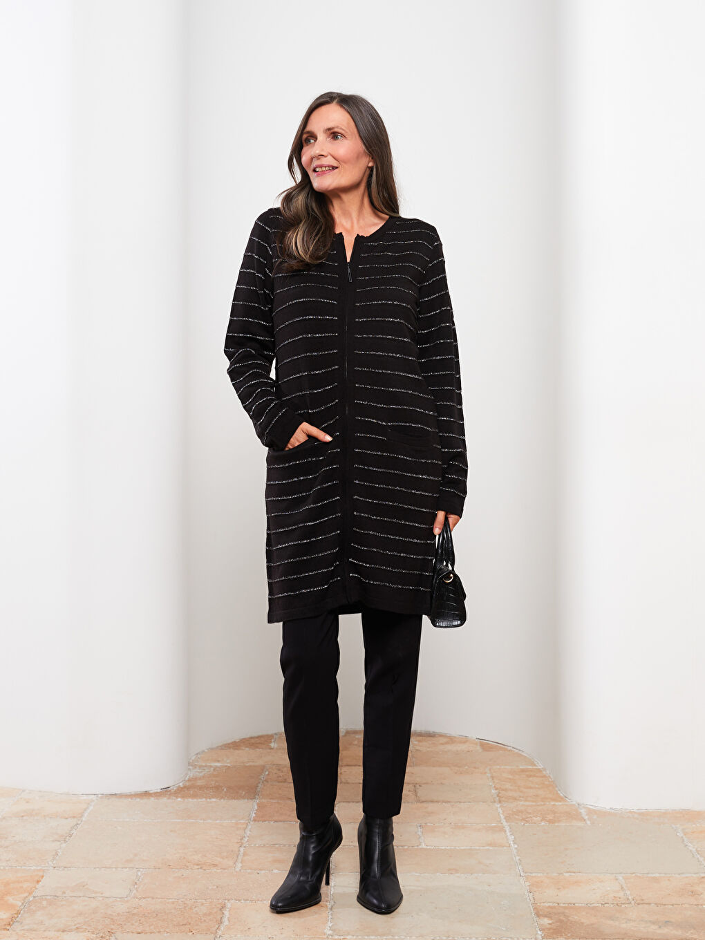 Siyah Bisiklet Yaka Çizgili Kadın Triko Hırka