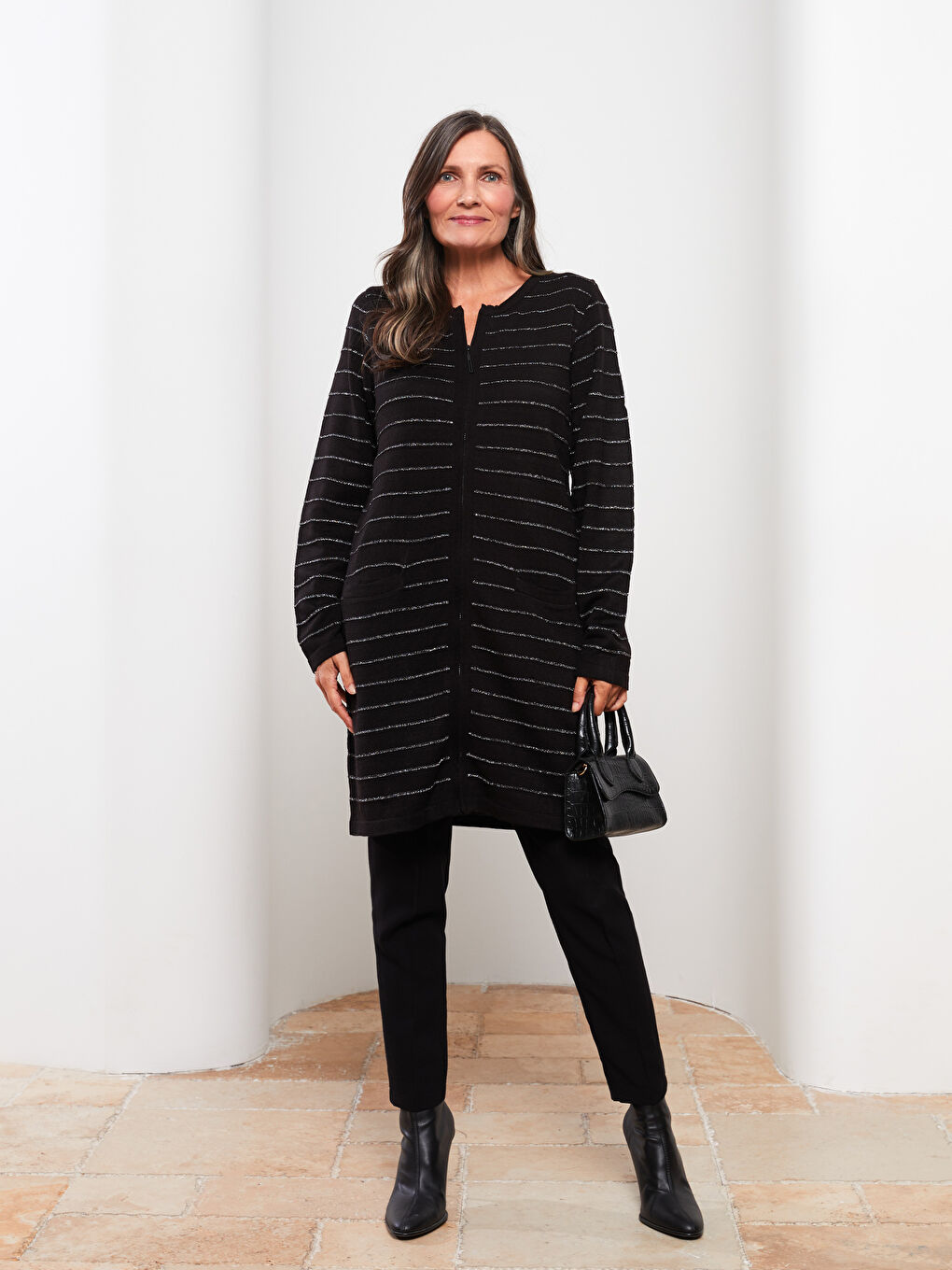 Siyah Bisiklet Yaka Çizgili Kadın Triko Hırka-1