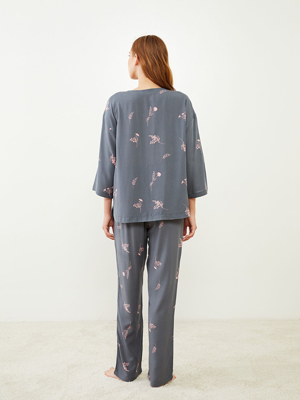 Antrasit V Yaka Çiçekli Viskon Kadın Pijama Takımı-4