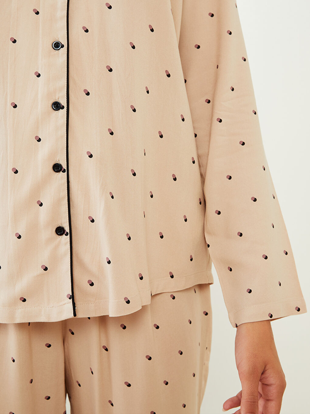 Bej Gömlek Yaka Desenli Uzun Kollu Viskon Kadın Pijama Takımı-3