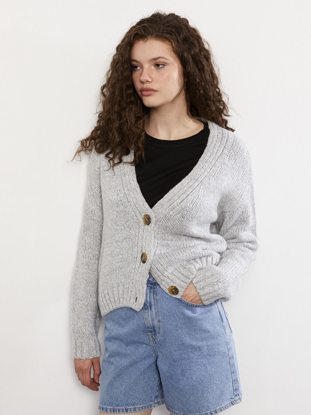 Gri V Yaka Kadın Triko Hırka