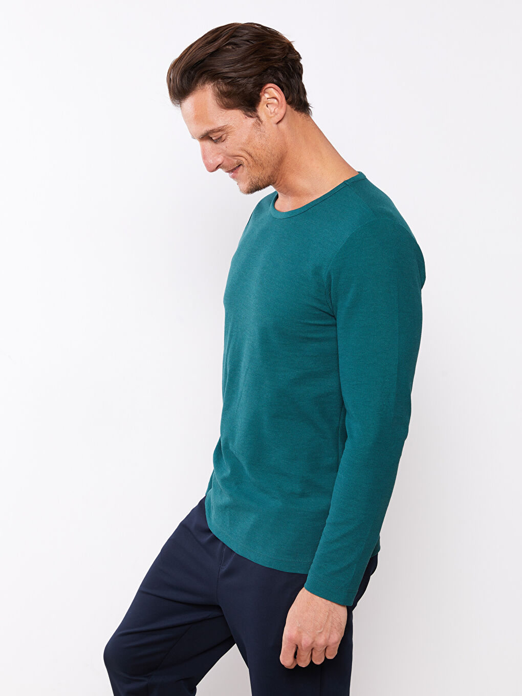 Ерлерге арналған ұзын жеңді дөңгелек жағалы пижаманың үсті