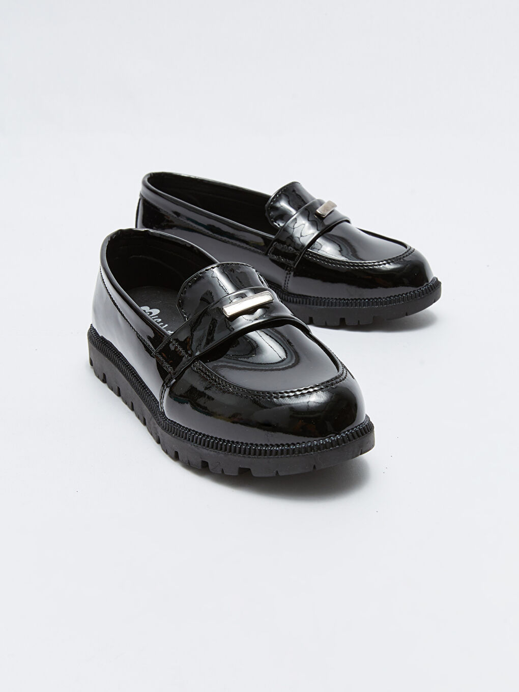 Siyah Deri Görünümlü Kız Çocuk Babet-2