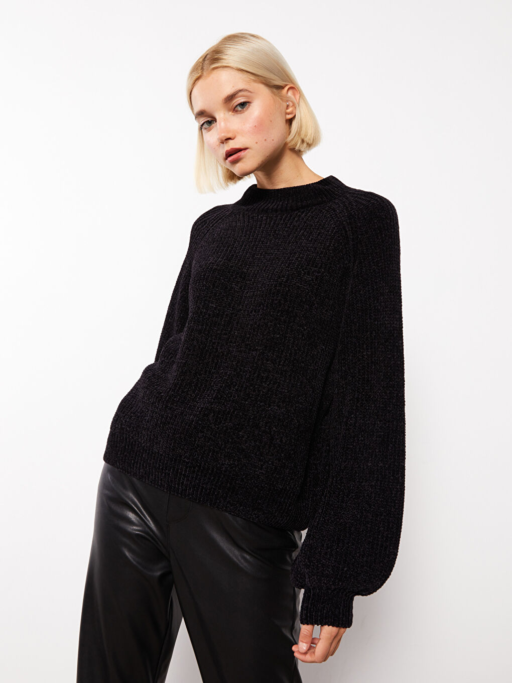 Siyah Dik Yaka Kadın Triko Kazak-1